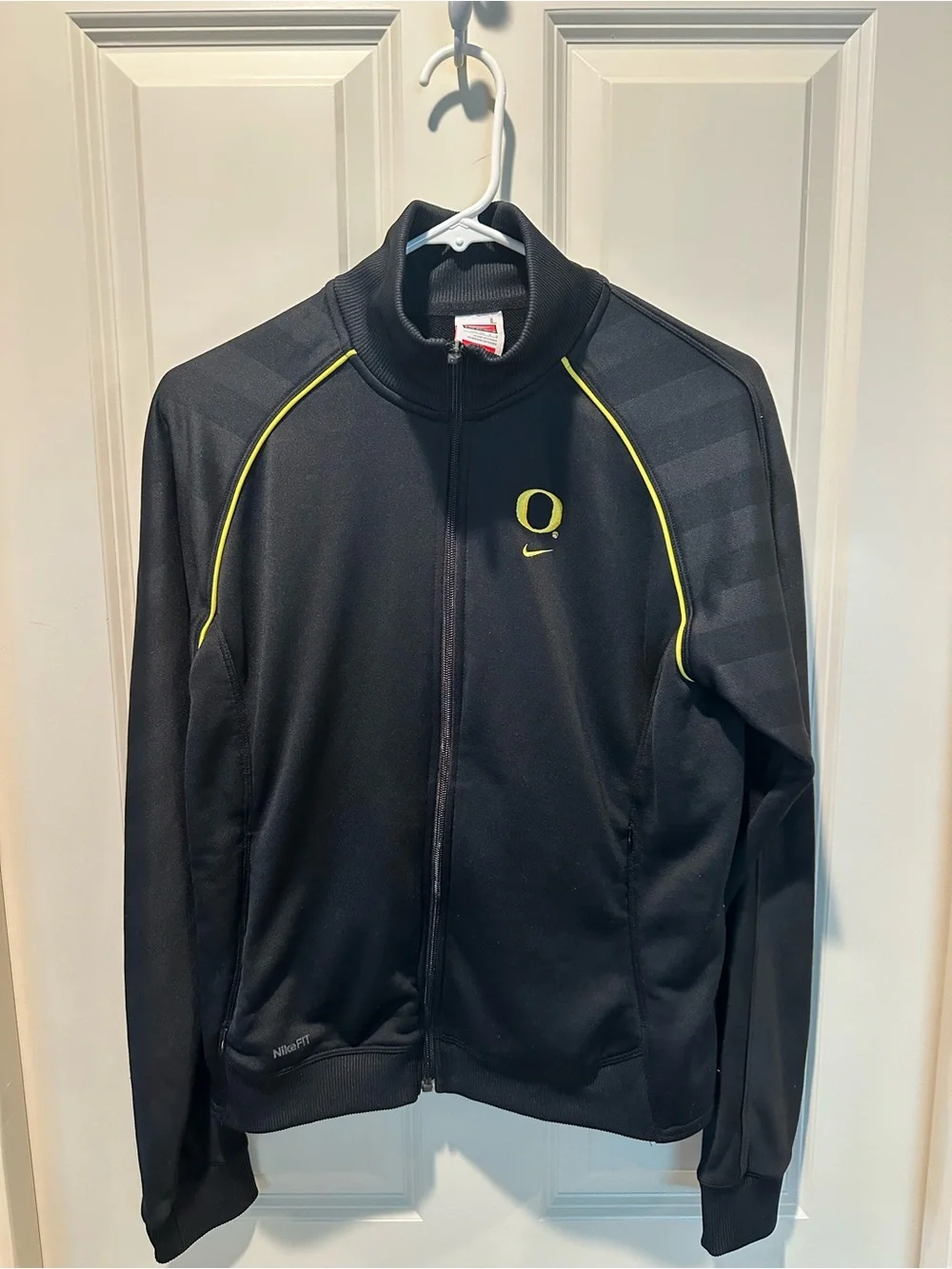 Nike Oregon Black Full-Zip Athletic Jacket with Yellow Piping Youth Large